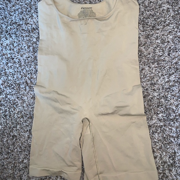 Shape wear - Picture 2 of 2